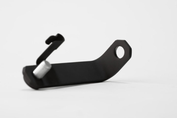 エンジン周辺部品（ステー）の工業塗装事例